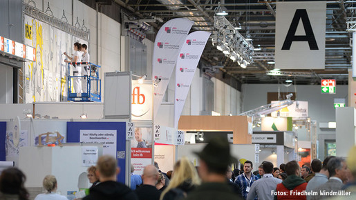 Messebesucher in Halle 10 Messebesucher in Halle 10