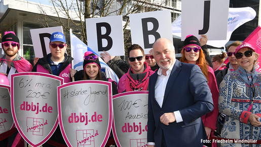 Die dbb jugend mit Ulrich Silberbach bei den Verhandlungen in Potsdam Die dbb jugend mit Ulrich Silberbach bei den Verhandlungen in Potsdam