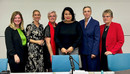 Das Gruppenfoto zeigt die Geschäftsführung der dbb frauen: Synnöve Nüchter, Tanja Küsgens, Sabine Schuhmann, Milanie Kreutz, Michaela Neersen und Elke Janßen.
