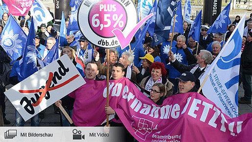 Einkommensrunde 2013 – dbb-Truck in Stuttgart