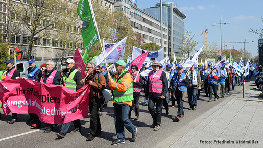 Warnstreik und Demo in Stuttgart