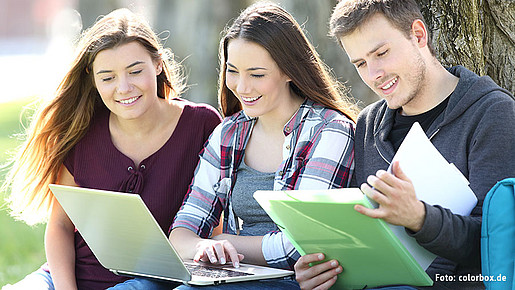 Hochschulabsolventen suchen ihre Chance beim Staat