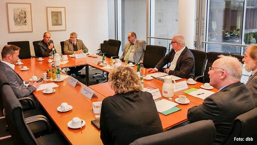 dbb Vize Maik Wagner (2.v.l.) im Bundestagsauschusses für Arbeit und Soziales dbb Vize Maik Wagner (2.v.l.) im Bundestagsauschusses für Arbeit und Soziales