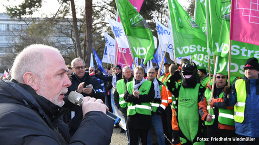 Ulrich Silberbach bei der zweiten Verhandlungsrunde in Potsdam Ulrich Silberbach bei der zweiten Verhandlungsrunde in Potsdam