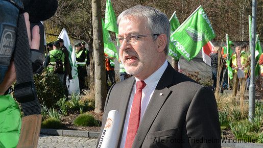 Einkommensrunde 2014: Verhandlungsauftakt in Potsdam Einkommensrunde 2014: Verhandlungsauftakt in Potsdam