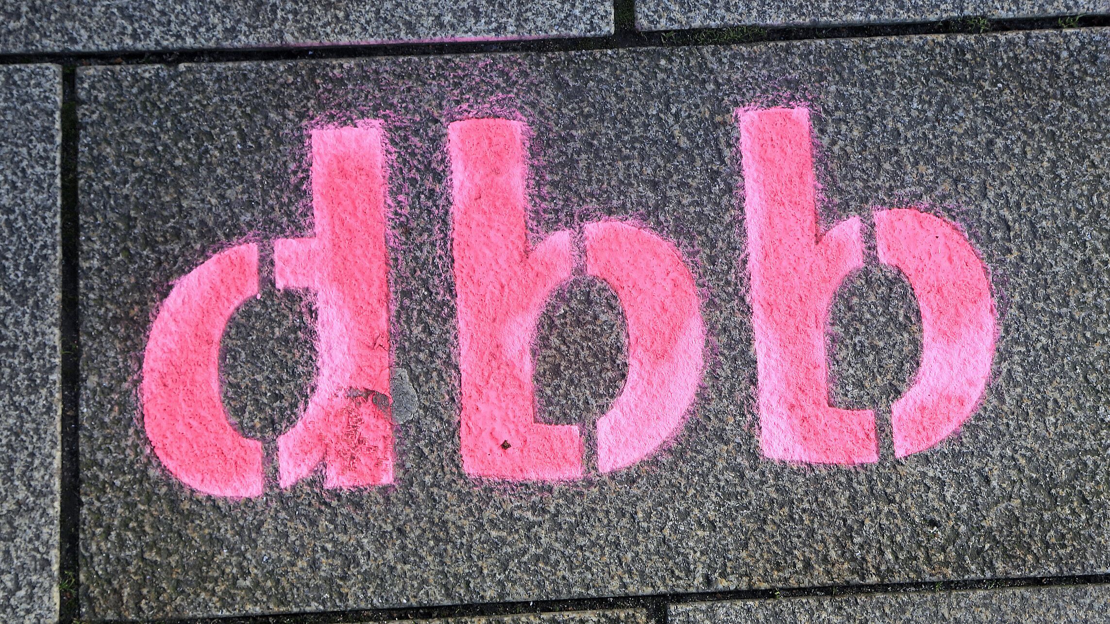 Besoldung: Bundesregierung muss sich an Recht und Gesetz halten