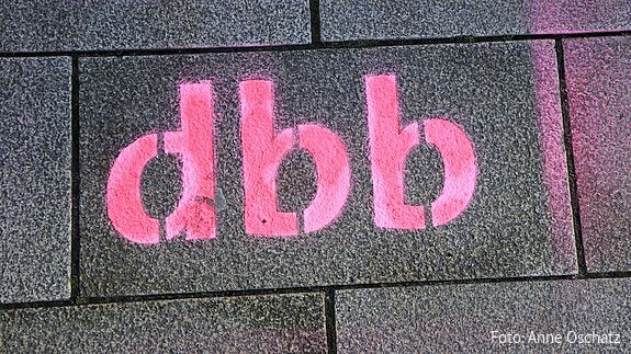 Das Foto zeigt den Schriftzug "dbb".