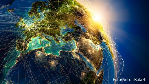 Vernetzter Erdball: Europa und Asien (Grafik)