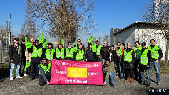Beschäftigte des Zollamts Dettelbach-Mainfrankenpark und der FKS Würzburg Beschäftigte des Zollamts Dettelbach-Mainfrankenpark und der FKS Würzburg