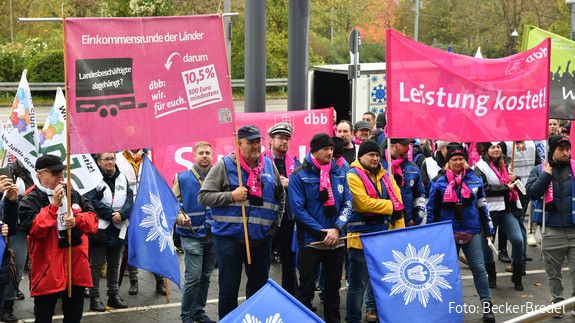 Einkommen, Einkommensrunde, Tarifverhandlungen, Tarif, Saarbrücken, Saarland, Protest, Warnstreik, Demonstration, DPolG, komba, Inflation, Lohn, Beamte, Beschäftigte, Bezahlung, Entgelt, Justizministerium