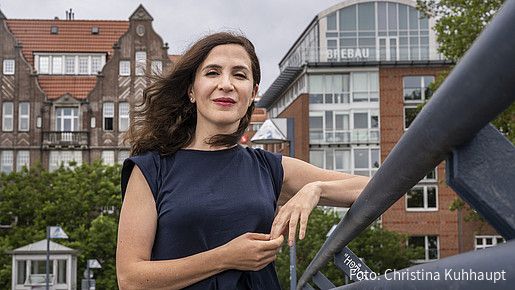 Foto zum Thema Diversity-Management öffentlicher Dienst: Zu sehen ist ein Porträt von Gülcan Yoksulabakan-Üstüay, die Expertin auf dem Gebiet ist und für die Stadt Bremen arbeitet.