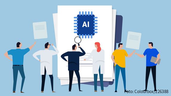 Eine Gruppe von Menschen starren fragend auf ein übergroßes Dokument, auf dem ein überdimensionierter Computerchip mit den Buchstaben "AI" zu sehen ist.