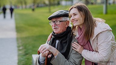 dbb begrüßt gemeinsamen Jahresbetrag für pflegende Angehörige