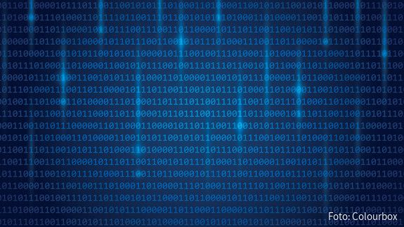 Das Foto ist ein Symbolbild für Digitalisierung und zeigt Nullen und Einsen auf blauem Hintergrund.
