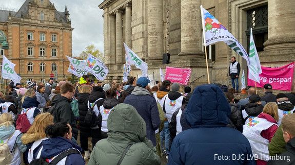 Einkommensrunde, öffentlicher Dienst, Warnstreik, Demonstration, Hamburg, dbb, Beamte, DJG, Gewerkschaft, Streik, Tarif, Politik, Arbeitgeber, Personal, Bund, Kommunen, Bundesländer, Inflation, Entgelt, Beschäftigte, Gehalt