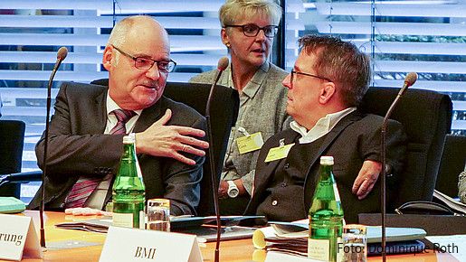 Friedhelm Schäfer (l.) im Innenausschuss des Deutschen Bundestages