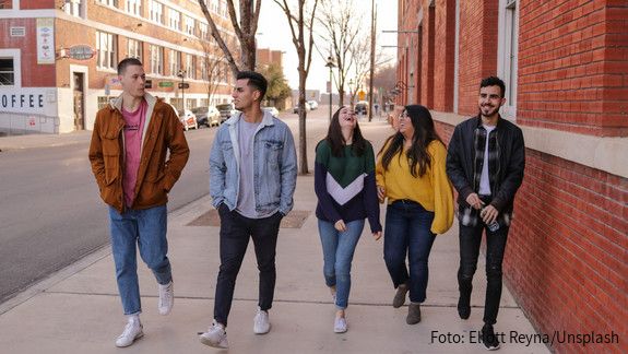 Die Politik muss jungen Menschen auf Augenhöhe begegnen, fordert die dbb jugend. Trendstudie Jugend in Deutschland: Ergebnisse und Blick hinter die Kulissen.