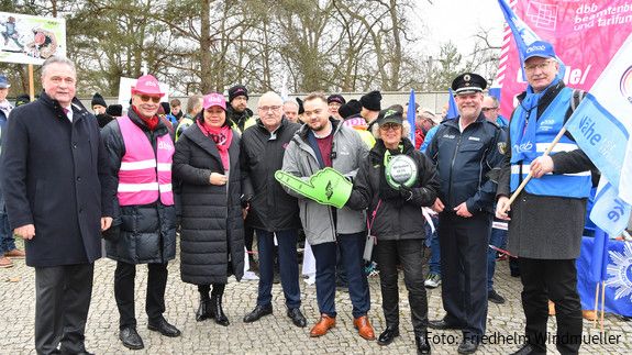 Auftakt zur Einkommensrunde Bund und Kommunen 2023 Auftakt zur Einkommensrunde Bund und Kommunen 2023
