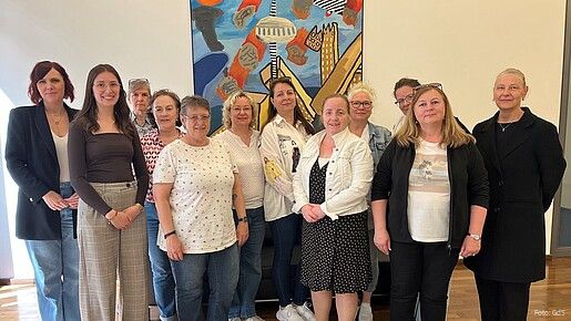 Gruppenfoto von einer Gruppe Frauen im Bundesfamilienministerium