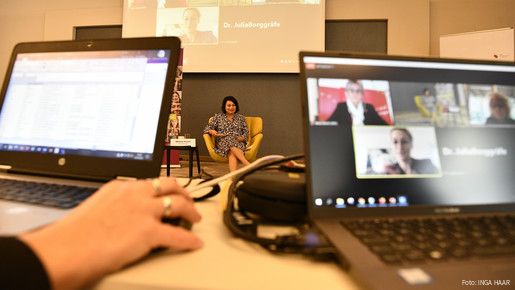 Podiumsdebatte im Rahmen der Hauptversammlung der dbb frauen