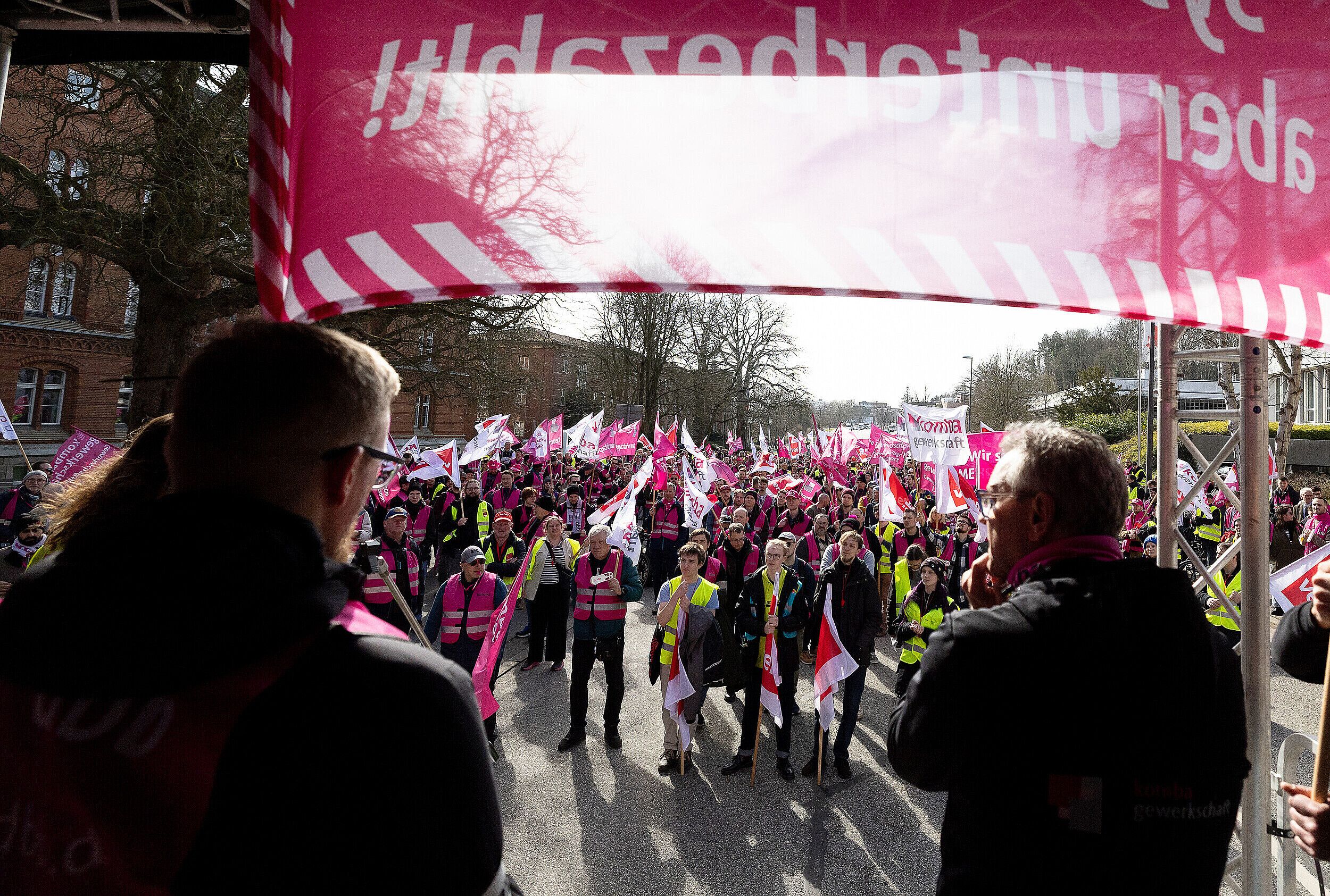 Die Beschäftigten schultern die Digitalisierung – Einkommensplus nötig