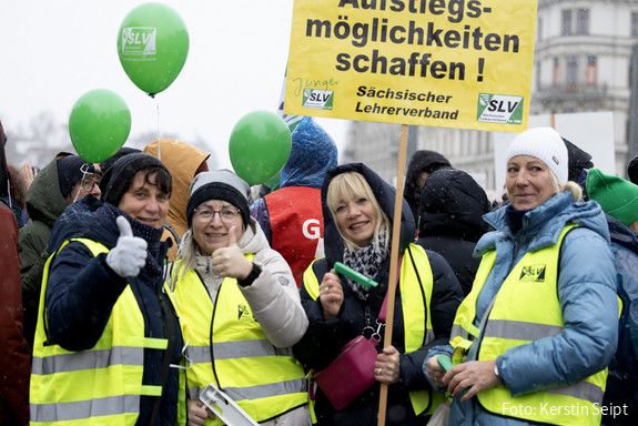 Beschäftigte beim Warnstreik in Leipzig