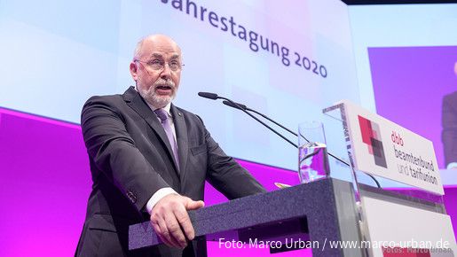 Der dbb Bundesvorsitzende Ulrich Silberbach