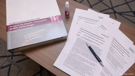 Unterlagen beim dbb bundesfrauenkongress 2021