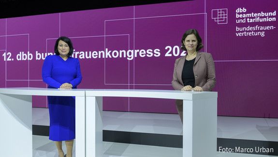 Milanie Kreutz und Juliane Seifert, Staatssekretärin im BMFSFJ