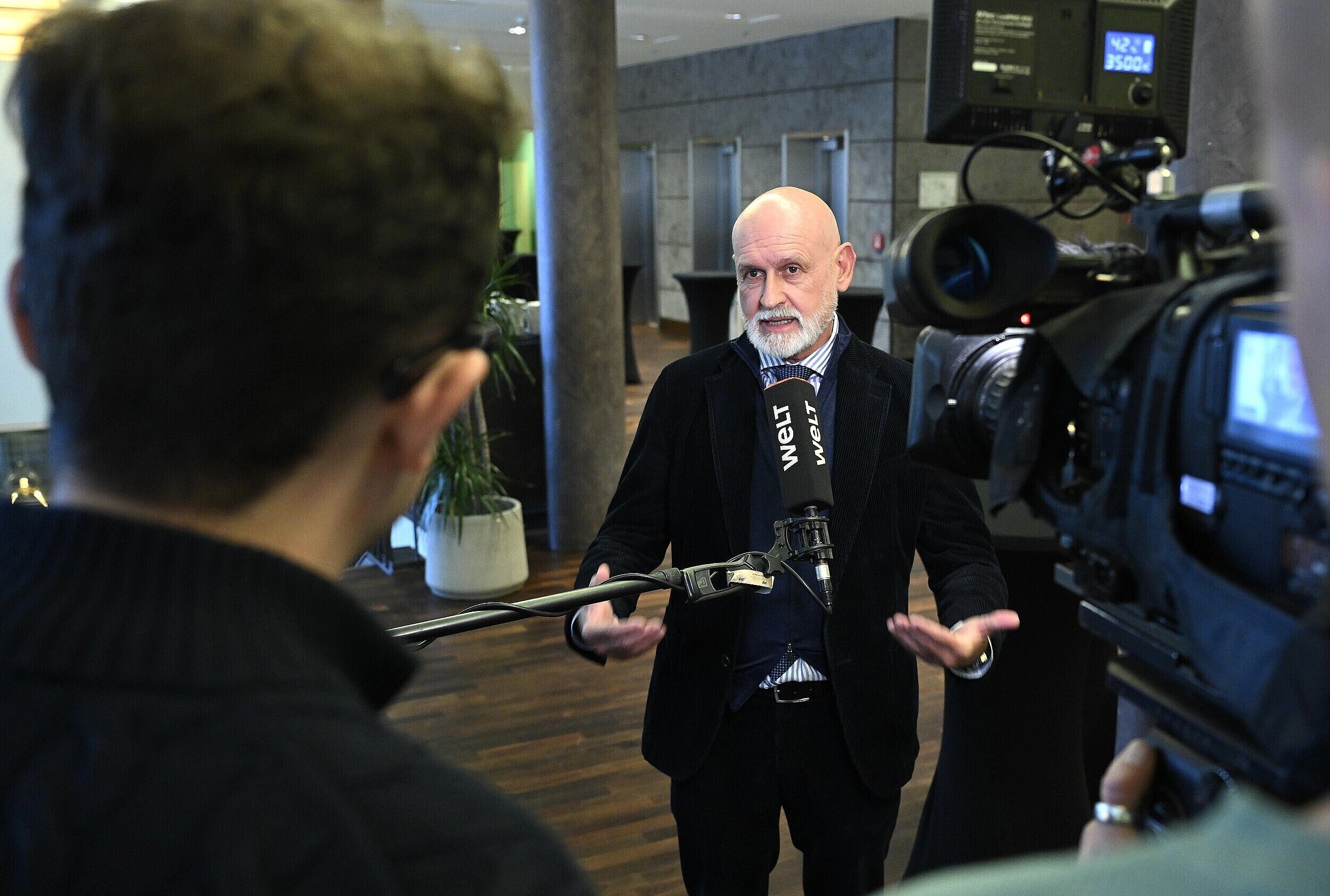 Arbeitgeber Staat muss attraktiver werden und besser bezahlen 