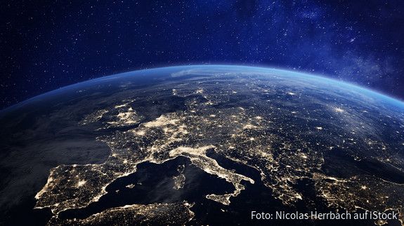 Europa-Beschluss des Gewerkschaftstags Europa aus dem All betrachtet