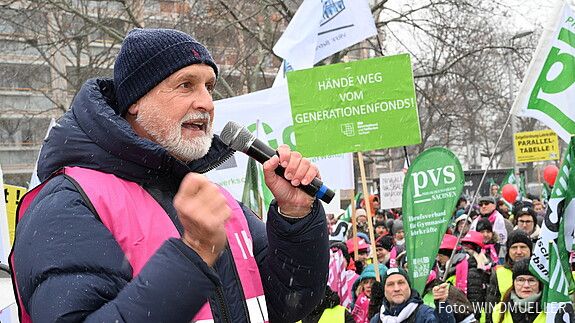 Eine bessere Bezahlung ist das Mindeste, was die Länder tun können Das Foto zeigt Beschäftigte des öffentlichen Dienstes auf der Demo in Dresden am 29.1.2026.
