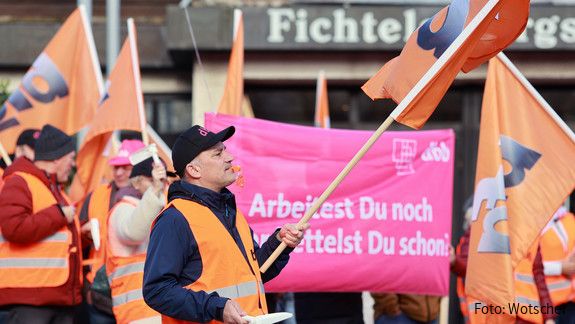 Warnstreik der bfg in Wunsiedel Einkommensrune, öffentlicher Dienst, Tarifverhandlungen, Arbeit, Personal, Personalmangel, Einkommen, Wunsiedel, Bayern, Finanzministerium, Steuererklärung, Arbeitsbedingungen
