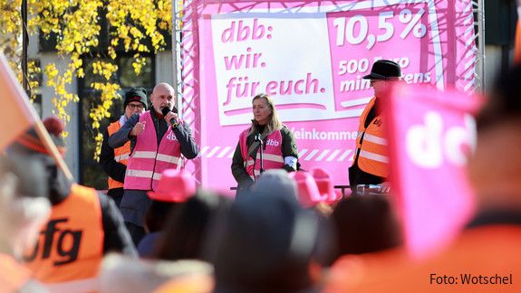 Einkommensrune, öffentlicher Dienst, Tarifverhandlungen, Arbeit, Personal, Personalmangel, Einkommen, Wunsiedel, Bayern, Finanzministerium, Steuererklärung, Arbeitsbedingungen