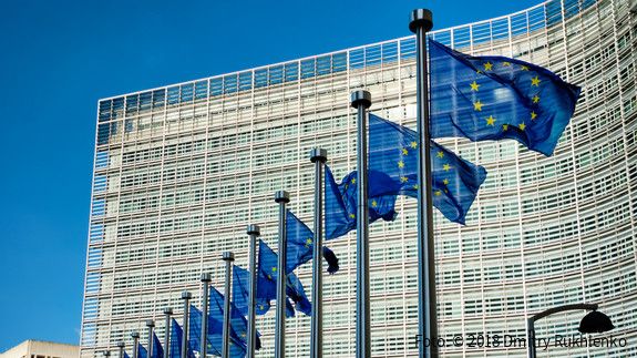 Europatag EU-Flaggen vor dem Sitz der Europäische Kommission