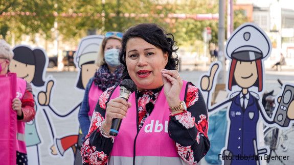 Einkommensrunde 2021: Protest der dbb frauen Einkommensrunde 2021: Protest der dbb frauen