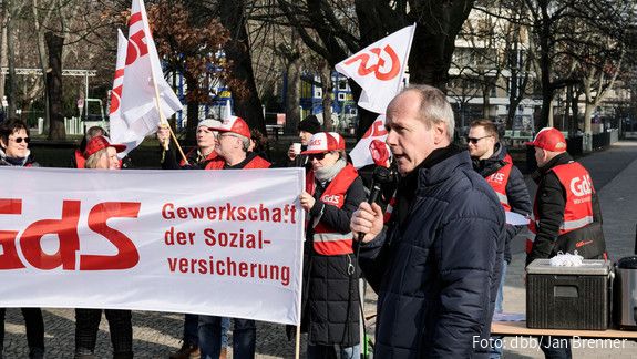 Einkommensrunde 2023 bei Bund und Kommunen: Protest in Berlin