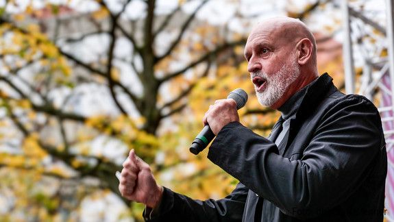 Faire Bezahlung und bessere Arbeitsbedingungen: Dafür gingen Justizbeschäftigte vor der Justizministerkonferenz in Berlin auf die Straße. BSBD, DJG, Demo Justizministerkonferenz, Einkommensrunde EKR 2023