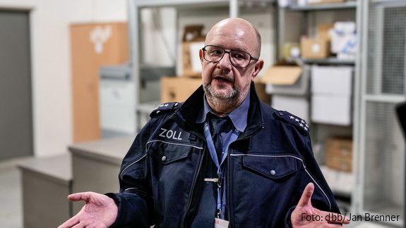 Christian Böhm leitet das Zollamt am Flughafen Berlin Brandenburg (BER). Christian Böhm, Flughafen BER, Landeszolldirektion, Warenkontrolle, Zoll
