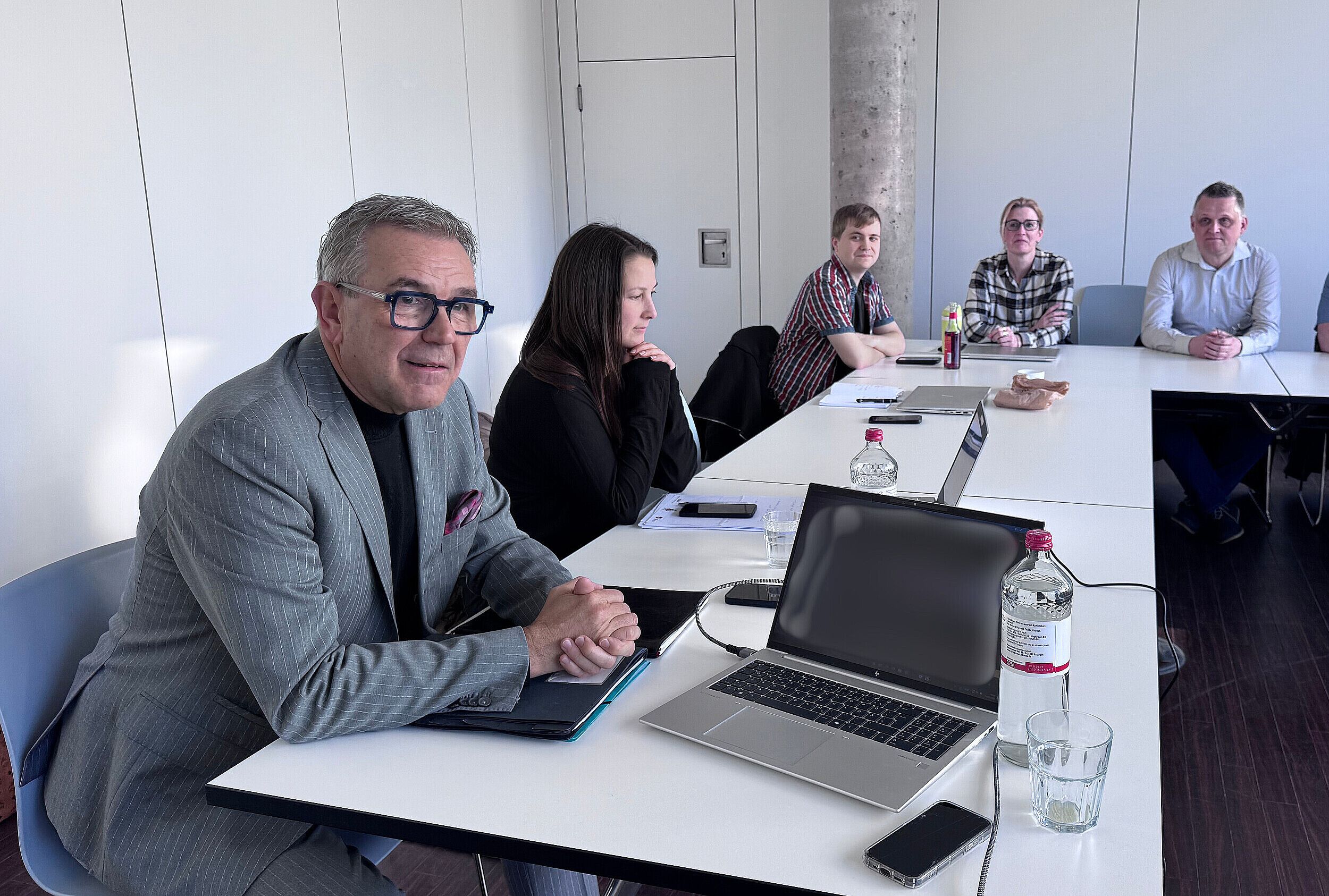 dbb-Verhandlungsführer Hemsing: „Höchste Zeit für Verbesserungen“