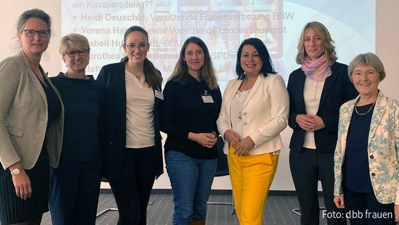 Gegen sexualisierte Gewalt an Frauen: Übergriffe sind keine Kavaliersdelikte dbb frauen diskutieren mit Landtagsabgeordneten aus Baden-Württemberg.