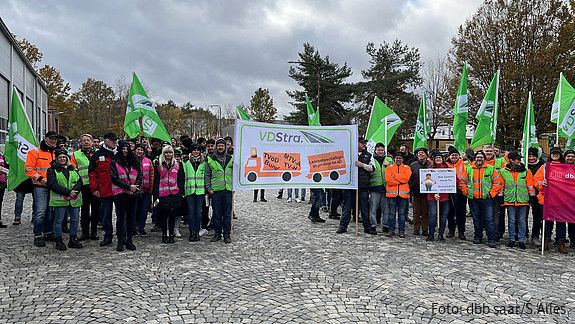 Rund 100 Menschen haben an der Protestaktion in Rohrbach teilgenommen.