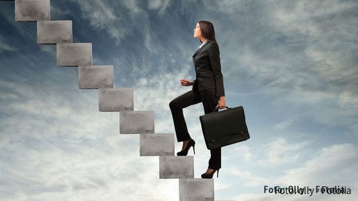Frauen in Führungspositionen Frau auf der Karrieretreppe